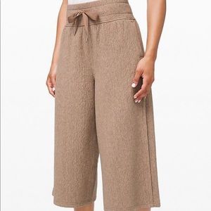 LULULEMON Retreat Yourself Crop Pants